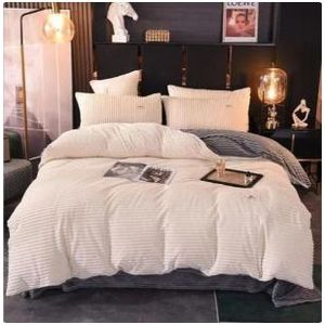 Classy Comforter Velvet 6*6 Woolen Duvets,one Bedsheet And Two Pillowcases