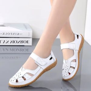 CASUAL COMFORT/ CLOSED-TOE SANDAL