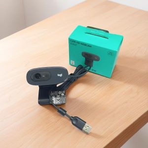 Logitech  C270 Remote Work & Study Clear Video Crystal Clear Built-in Microphone Mic Video Calling Streaming Laptop, Desktop, Computer Webcam Web Camera