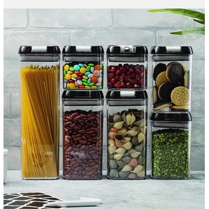Un Branded 7 pcs airtight food storage containers 