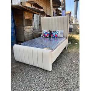 4by6 cream Chester bed