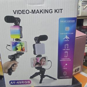 Ay49 RGB Smartphone Creator Kit RGB LED Light Mic Tripod Stand for High Quality Video Shooting