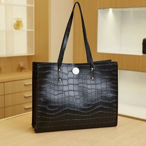 Women's Shoulder Bag PU Leather Crocodile‑Print Casual Handbag.
