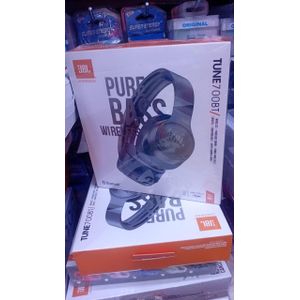 Jbl Wireless headphones 700BT with a pure bass
