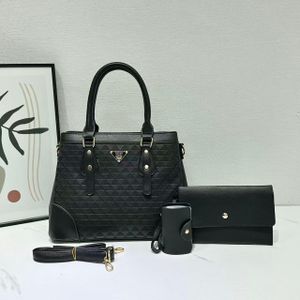 Black Diamond-Pattern Leather Handbag 