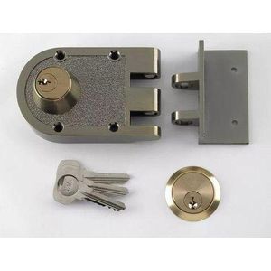 Yale Quality Deadlock â€“ Jimmy-Resistant Design Prohibits Forced Entry By Spreading Of Door Frames dOUBLE Cylinder Diecast Metal Lock With A Brass Finish And Angle Strike