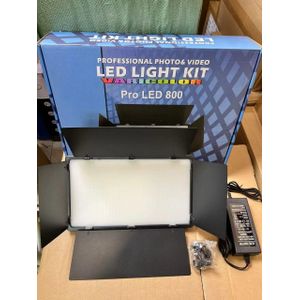 Varicolor Pro U800 LED Panel Light with Barn Doors for Controlled Lighting Setup