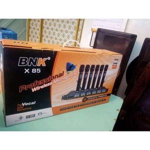 Bnk BK-X85 UHF Professional Digital Wireless Microphone