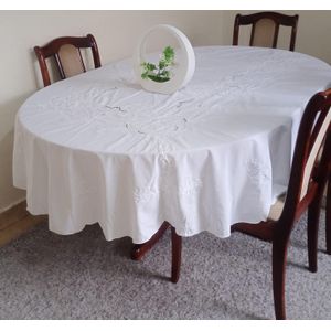 Othman Brgenerics A tablecloth for an OVAL 8-seater dining table 