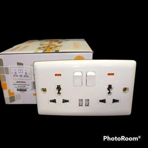 Essentials Dual Socket With Dual USB Charging Ports
