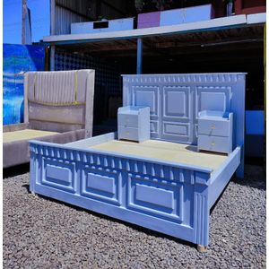 6by6 wooden bed with 2 side drawers