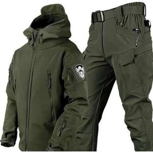 Outdoor Softshell waterproof suit Green