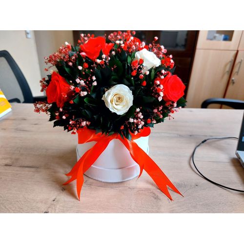 product_image_name-Generic-FLOWERS IN A GIFT BOX -1