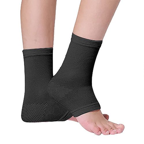 Compression sleeve for outlet foot arch