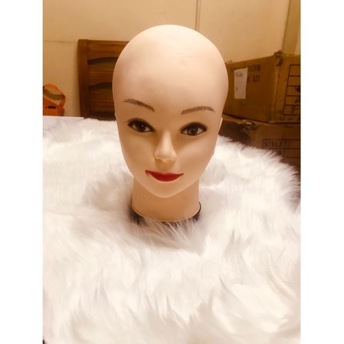 How to Choose a Mannequin Head for Your Wig