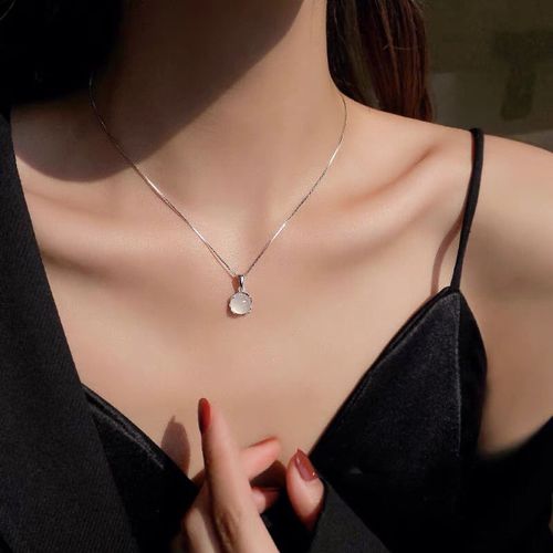 Anushka Sharma Rose Gold Heart Necklace – GIVA Jewellery
