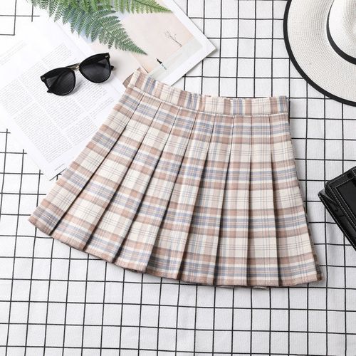 Brown plaid skirt in the summer outlet