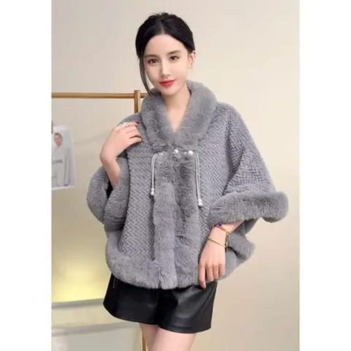 product_image_name-Fashion-Elegant Faux Fur Shawl with Pearl Buttons - Thick Plush Collar, Versatile Warmth for Winter-1