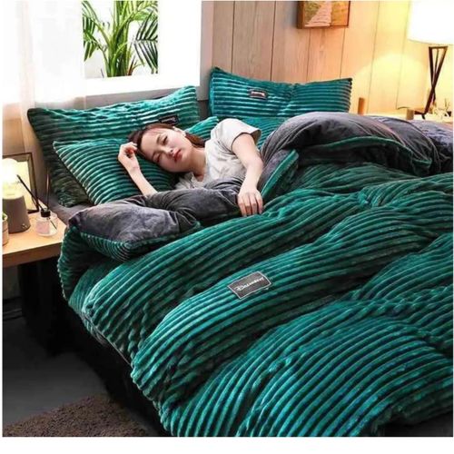 product_image_name-Velvet-6*7 Woolen Duvets,one Bedsheet And Two Pillowcases-1