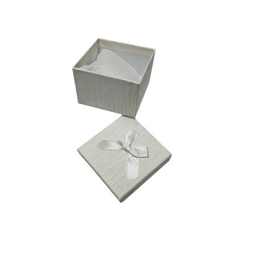 Fashion A white cardboard gifting box best for presenting gifts and surprises - image 2