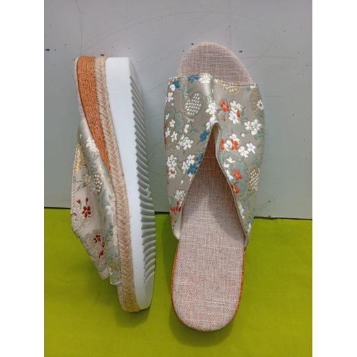 Generic Embroidered Floral Platform Wedge Slides Size 42 - image 3