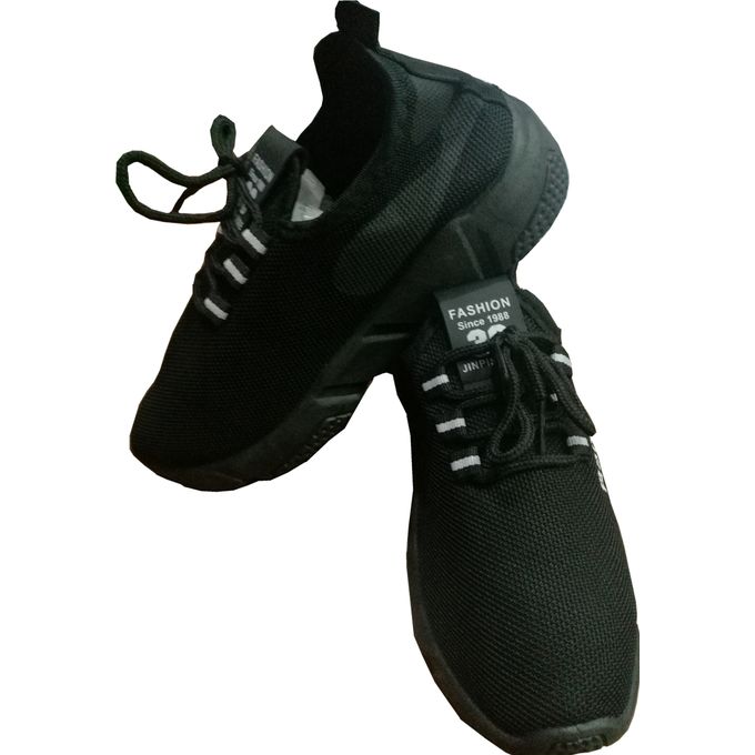 ladies black sports shoes