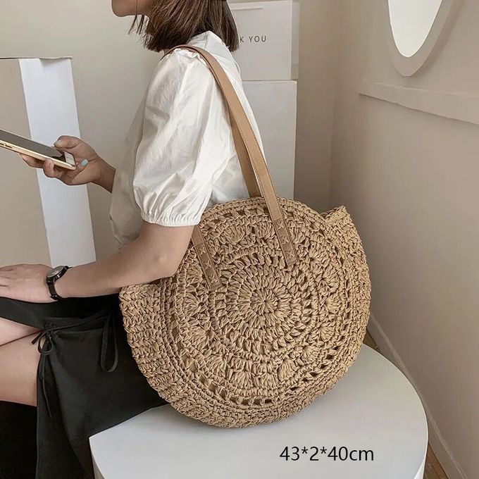 Round straw shoulder bag on sale