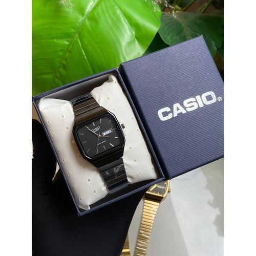 Metalic stainless steel Mens watch Wth date and a water resistant Fashion watch accompanied wth agift box