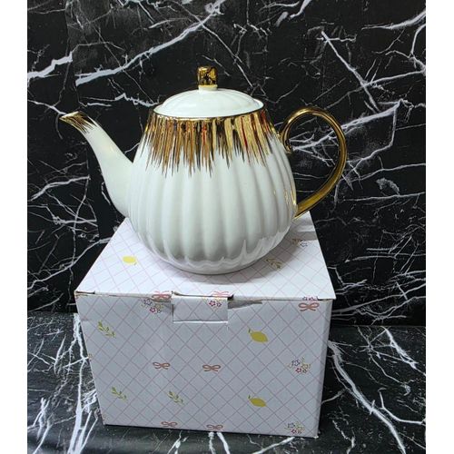 Luxury Ribbed White & Gold Ceramic Teapot
