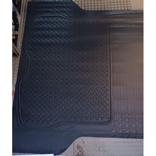 Universal car boots mats