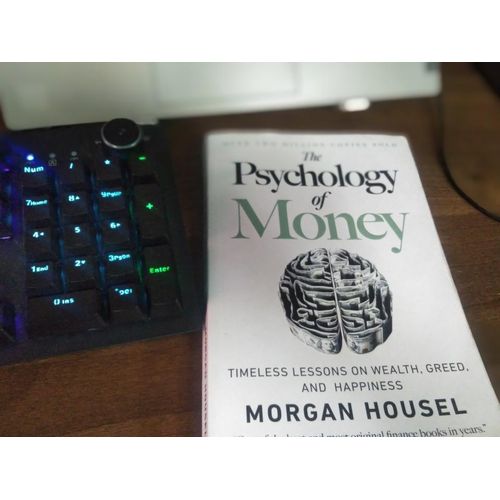 The Psychology of Money Timeless Guide to Money and Human Behavior Book By Morgan Housel
